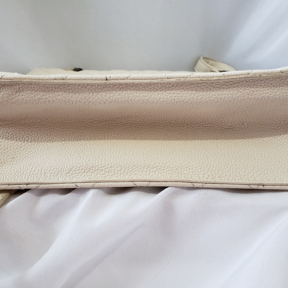 Forever 21 Cream Quilted Pattern Handbag - Picture 5 of 6